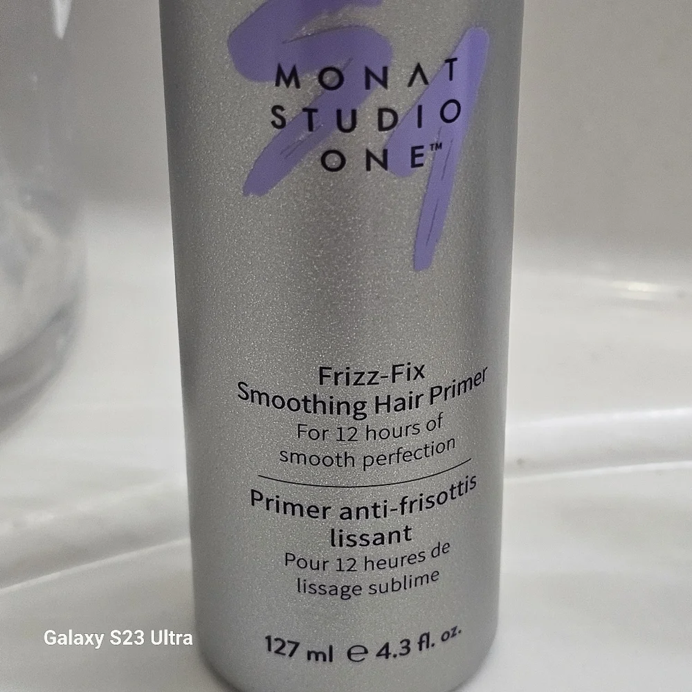 NEW. Monat Frizz Fix Smoothing Hair Primer